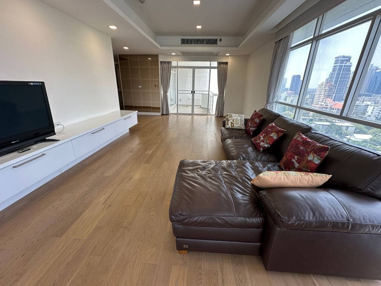 La Cascade Condominium, unit published on the PropertyScout card