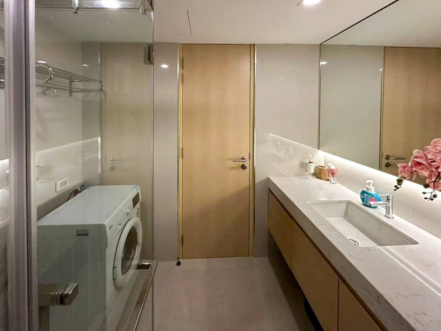 Silom Suite, bathroom published on the PropertyScout card