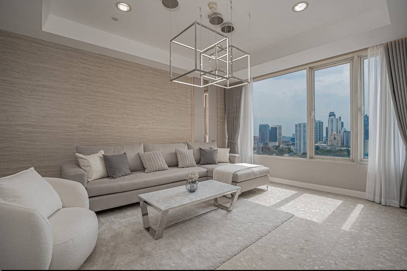 Hampton Thonglor 10, living room published on the PropertyScout card